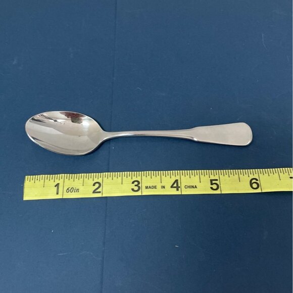 Vintage Oneida Yorktowne Pattern Dinner Spoons Teaspoons 18/8 Stainless Steel - Picture 5 of 6